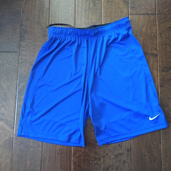 nike team fly short